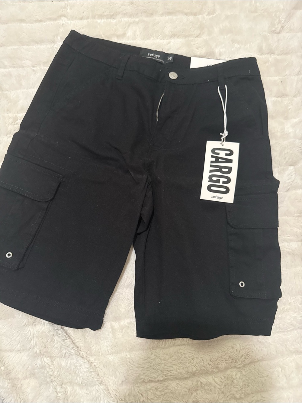 refuge Black Men's Cargo Shorts with Tag
